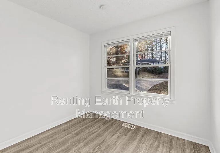 2321 4th St NE — Photo 13