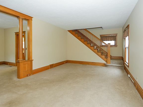 210 W Franklin St-105