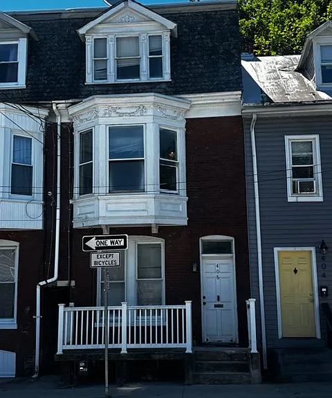 406 W King St — Photo 1