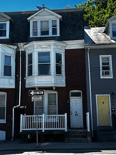 406 W King St Photo 1