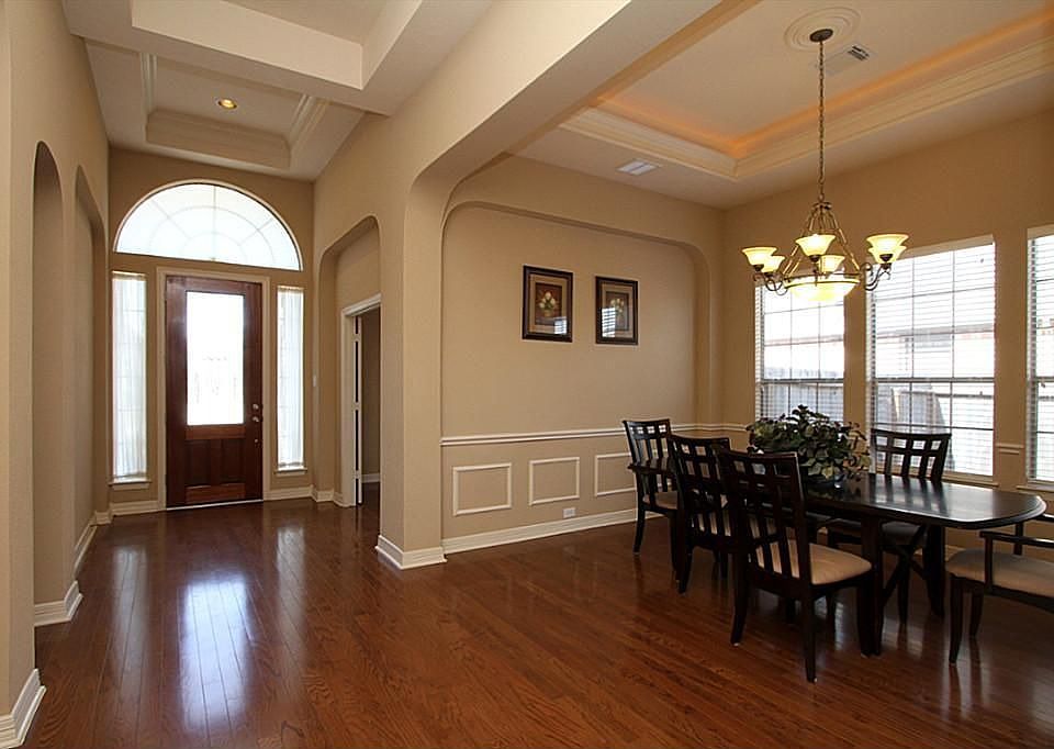 2nd image of 8518 Star Hollow Ln