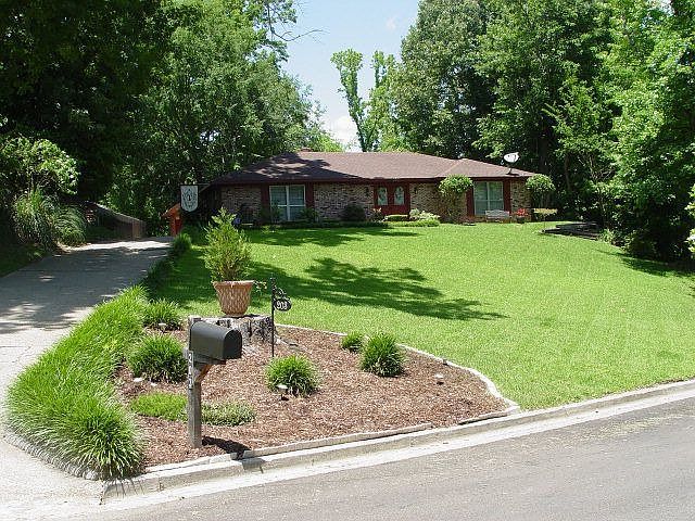 1st image of 203 Redbud Dr