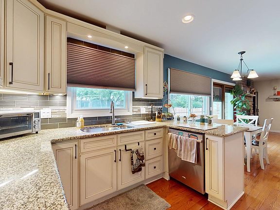 5th image of 674 Sycamore Ln