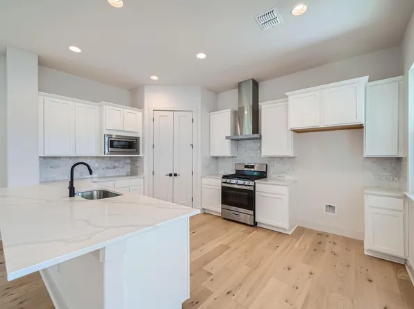 1531 N Red Bud Ln #33, Round Rock, TX 78665