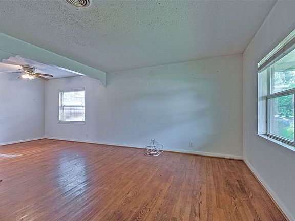 2nd image of 11005 Tascosa St