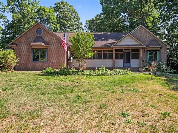118 E Chinaberry Ct, Mocksville, NC 27028