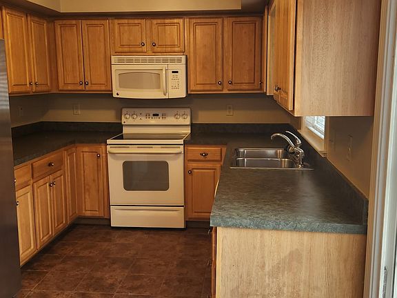 2nd image of 102 Kerfoot Ave