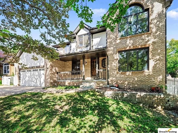 1016 Tekamah Ln, Papillion, NE 68046