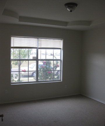 4th image of 723 San Martin St