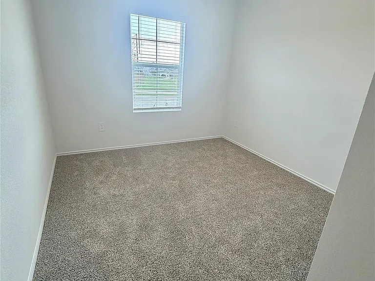 214 Balmorehea St — Photo 5