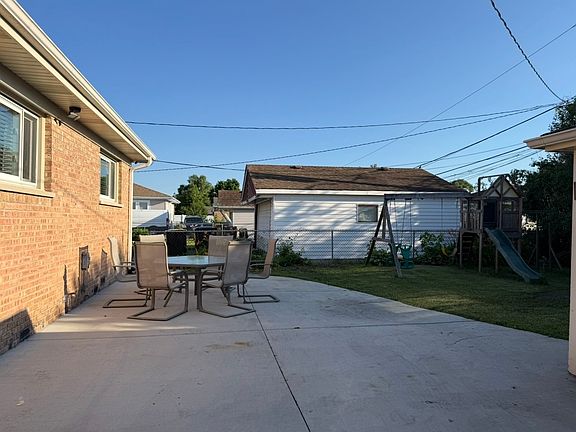 4th image of 4528 Grace St