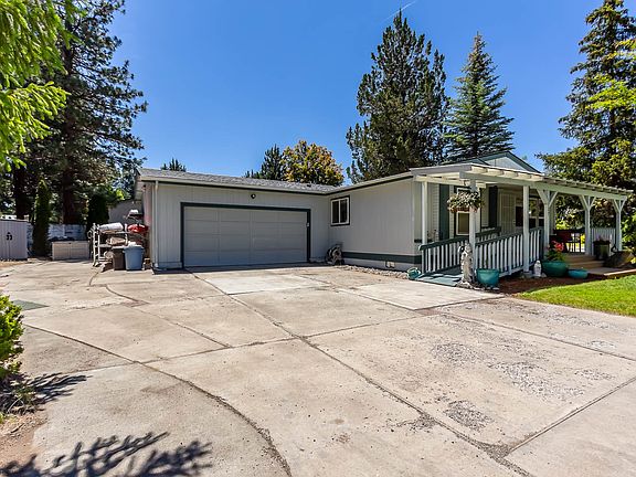 Off street parking, including RV parking area.
Garage is retained by owners for storage.