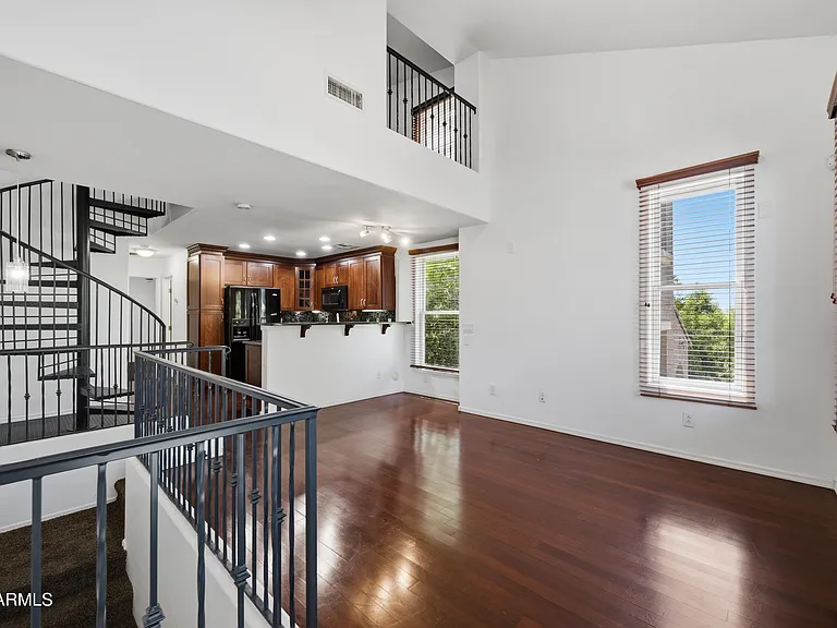 5724 S 21st Pl — Photo 6