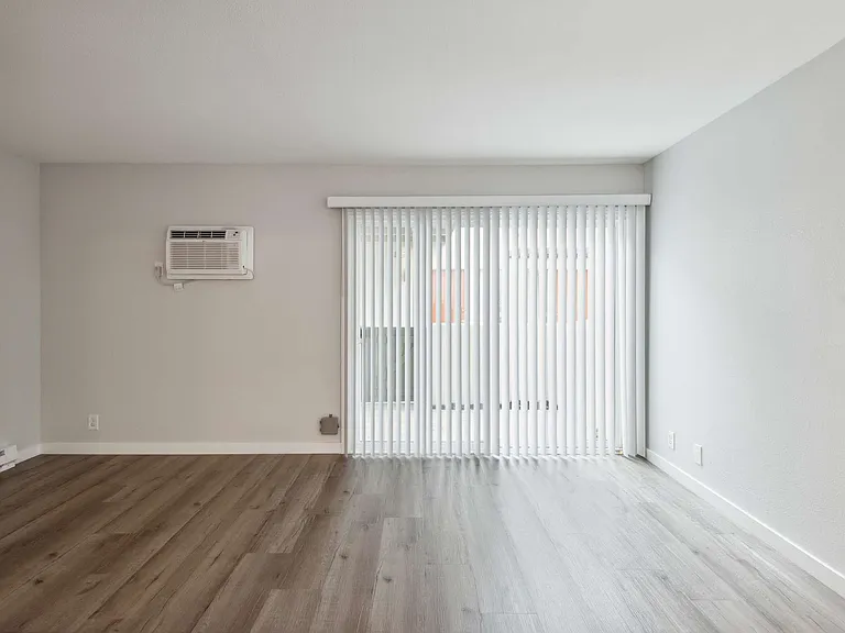 Fisher Court Apartments — Photo 14
