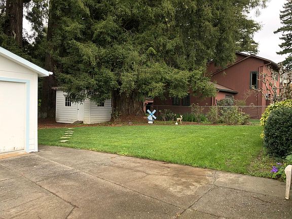 4th image of 1070 Hilltop Dr