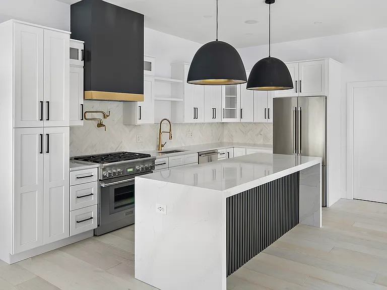 21 Woodbine St #21 — Photo 3