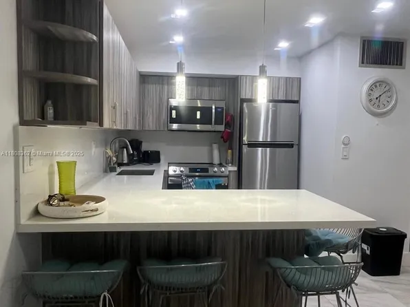 2145 Pierce St APT 422, Hollywood, FL 33020