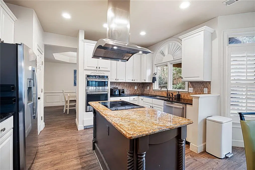 4 bed, 2.5 bath, 2649 sqft, $4,995 — Photo 3