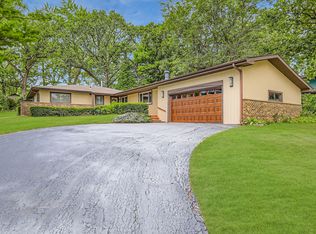 901 Banbury Rd, Mundelein, IL 60060