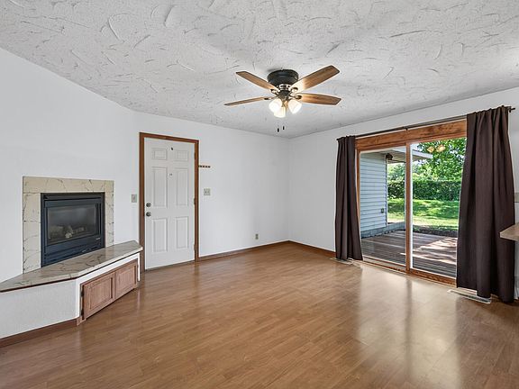 3rd image of 922 23rd Ave NW
