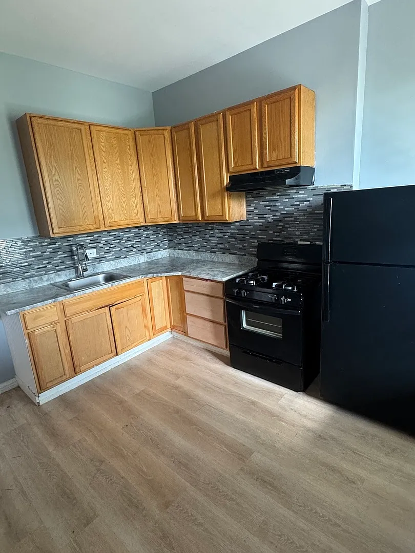 4 bed, 1400 sqft, $1,800 — Photo 4