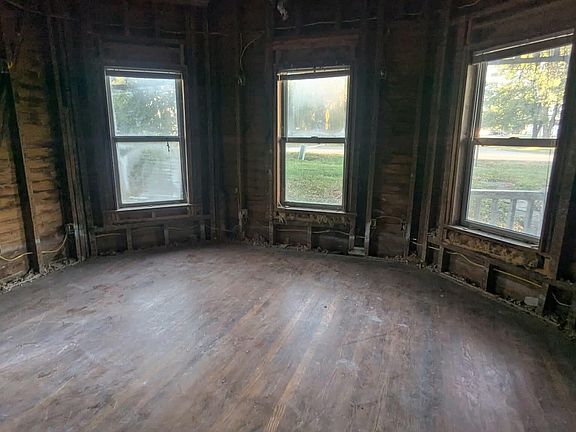 5th image of 224 W Summit Avenue