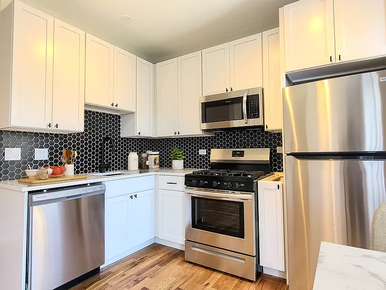 656 W Wrightwood — Photo 8