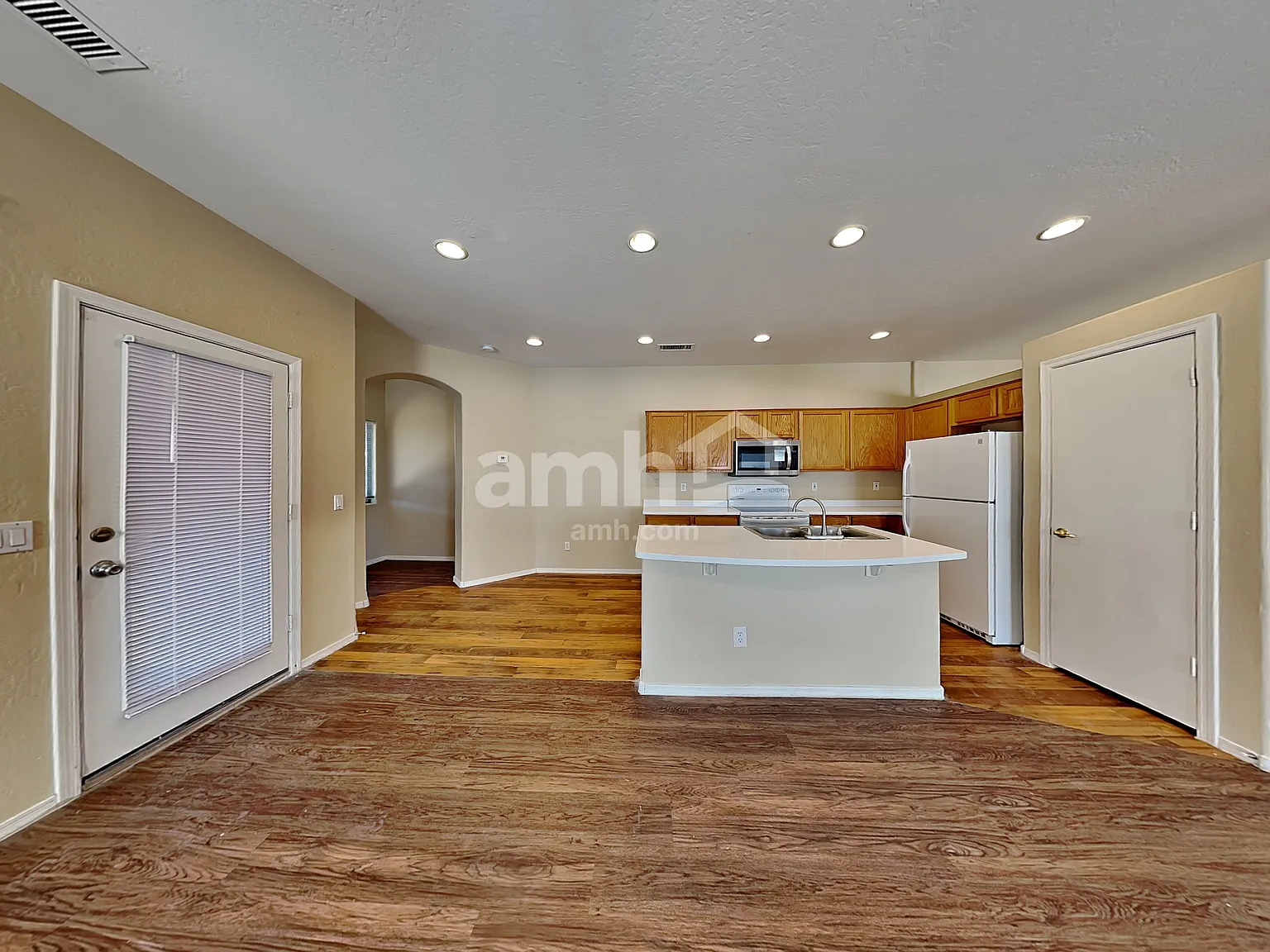 4 bed, 2.0 bath, 1725 sqft, $2,070 — Photo 4