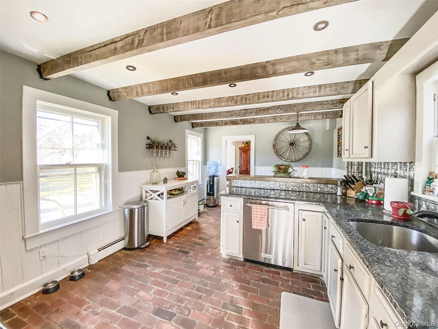 4 bed, 2.5 bath, 2500 sqft, $4,750 — Photo 3