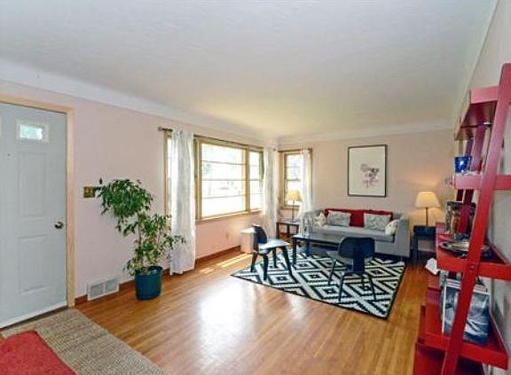 2nd image of 2065 Magnolia Ave E