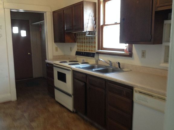 2nd image of 420 4th St SE