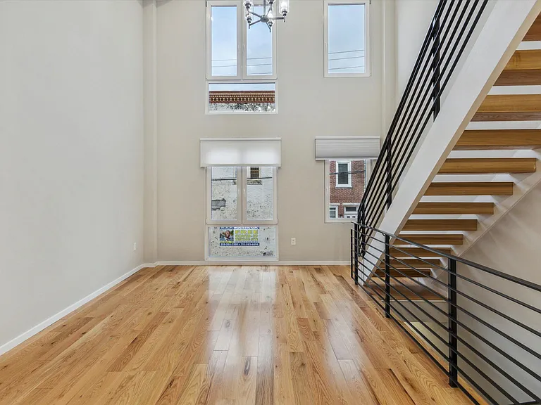 1515 W Stiles St #22 — Photo 5