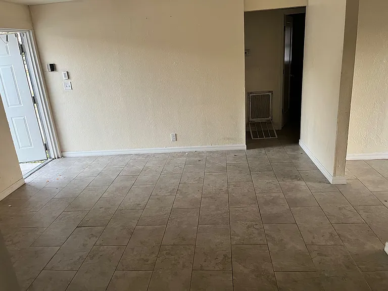 1778 Ebenezer Ct — Photo 12