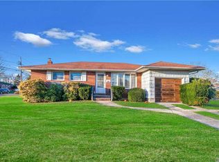 111 Fairview Ave, Deer Park, NY