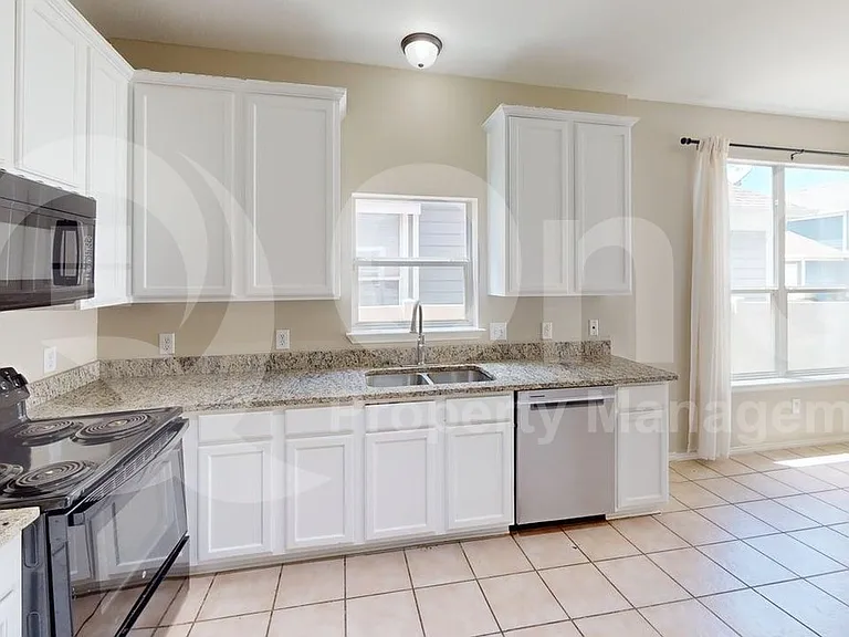 10301 Waterbury Dr — Photo 4