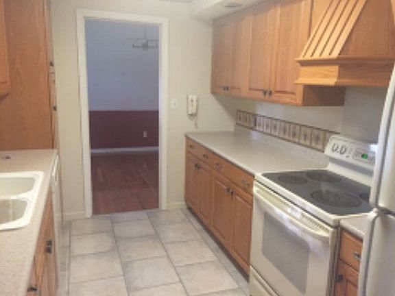 2nd image of 3217 Suncrest Dr