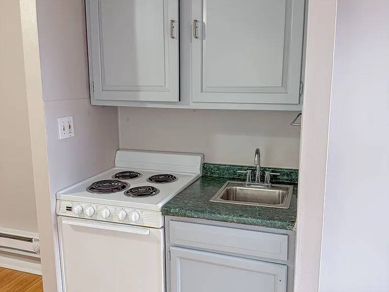 1121 Spruce St — Photo 7