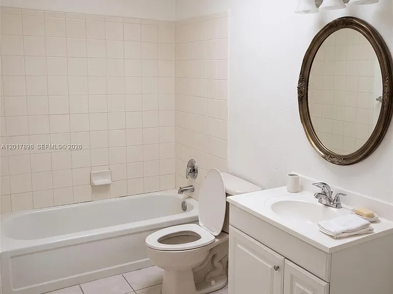 4719 NW 9th Dr #4719 — Photo 3