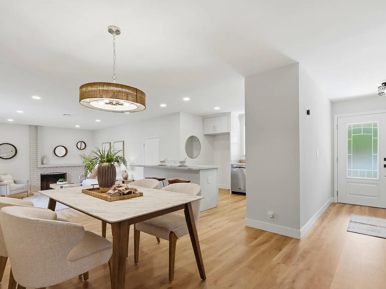 4 bed, 1640 sqft, $6,400 — Photo 4