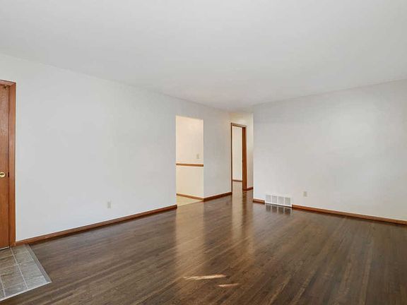 3rd image of 2650 California St NE