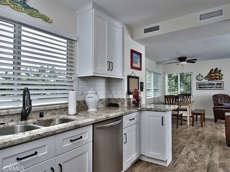 1509 E Balboa Blvd #A — Photo 7