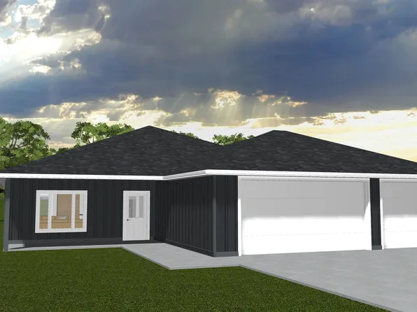 830 30th St, Spirit Lake, IA 51360