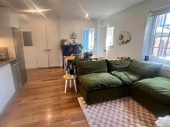 3rd image of 128 Montrose Ave #312