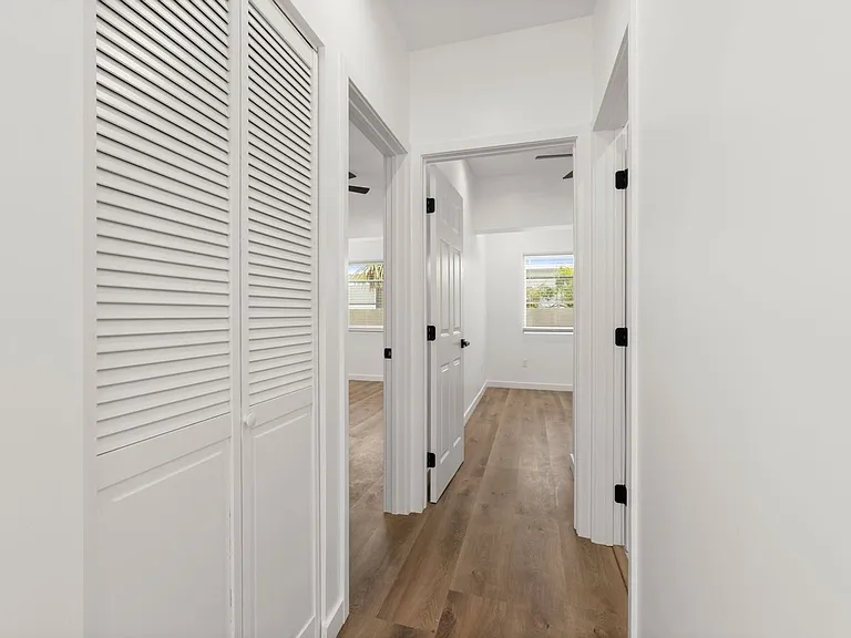 1537 Centinela Ave — Photo 11