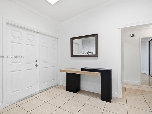 3rd image of 502 NE 195th St