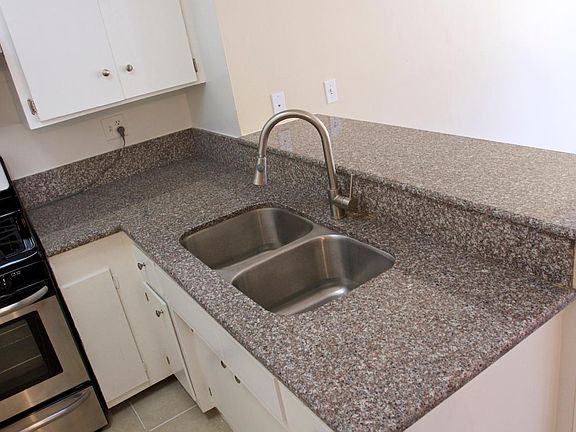 Granite counters with stainless steel sink!