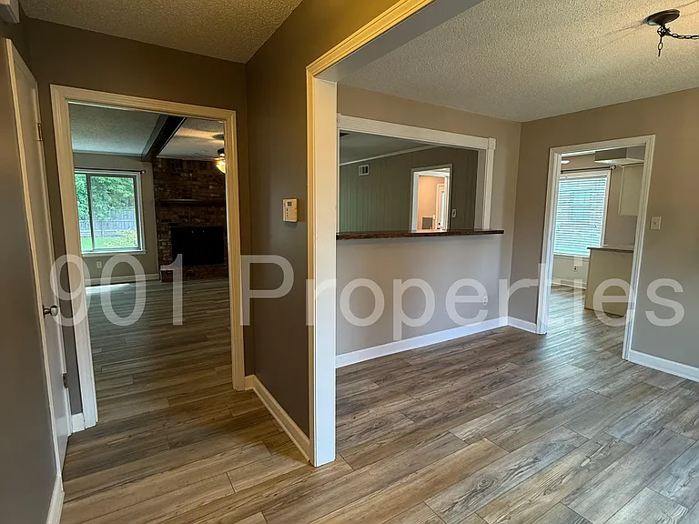 3016 Ingleside Dr — Photo 2