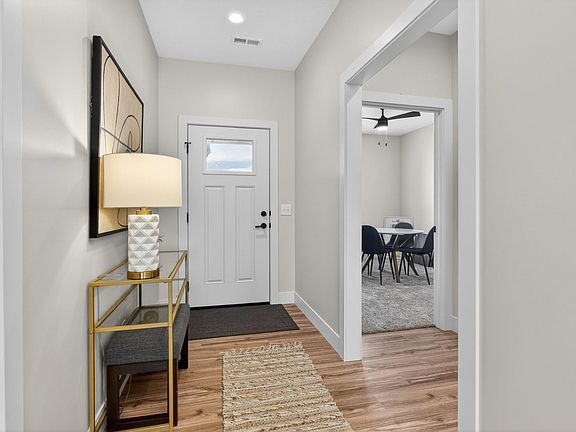 4th image of 425 N 2nd Ave