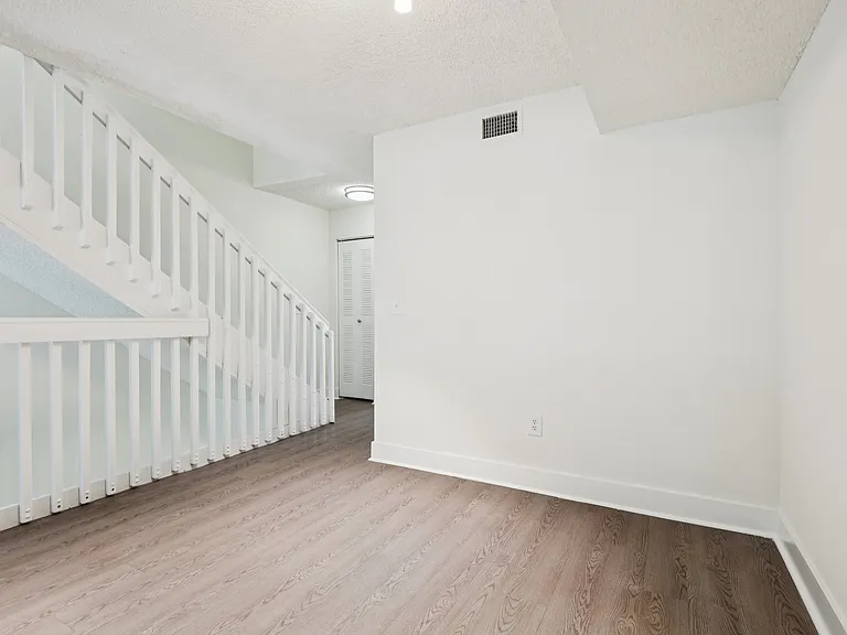 Windsor Castle Townhome Community — Photo 90