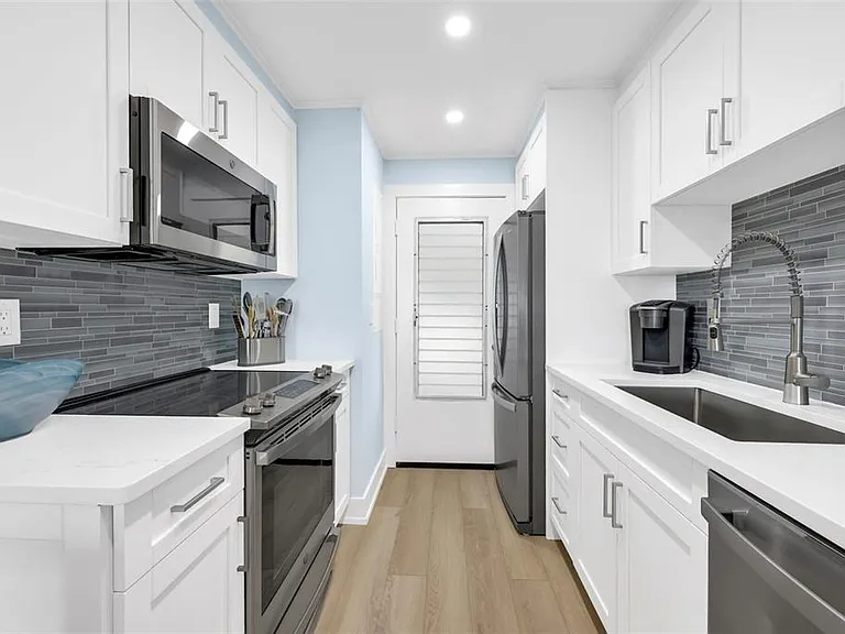 1300 Gulf Shore Blvd N #700 — Photo 4